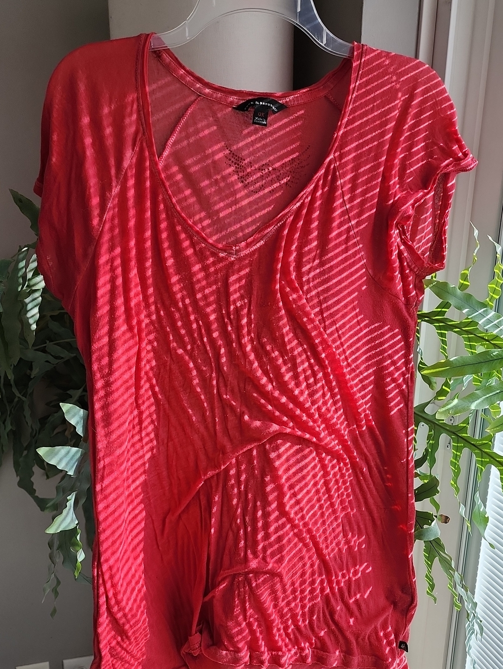 Rock & Republic Vibrant Red V-Neck Short Sleeve Tee